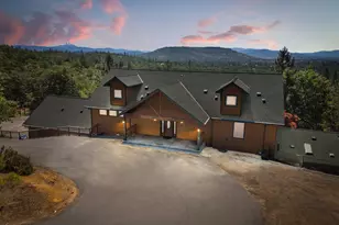 207 Crossway Dr, Gold Hill, OR 97525 - Photo 1