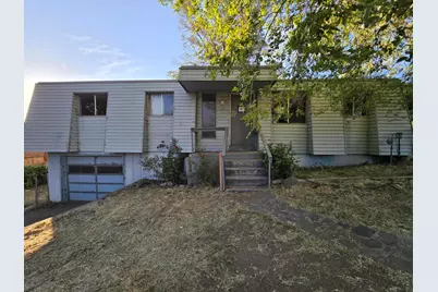 444 NE Cedar Street, Madras, OR 97741 - Photo 1