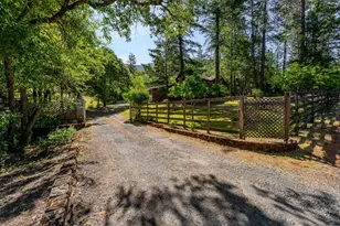 905 Summit Loop, Grants Pass, OR 97527 - Photo 1