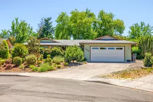 1097 Sherry Ave, Medford, OR 97501 - Photo 1