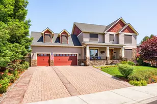 637 Oak Wood, Eagle Point, OR 97524 - Photo 1