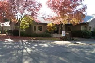 955 Town Centre Dr, Medford, OR 97504 - Photo 1