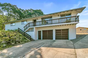 1560 Cambridge Cir, Medford, OR 97504 - Photo 1