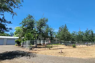 685 Rogue Air Dr, Shady Cove, OR 97539 - Photo 1