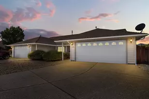 1698 Nunnwood Ln, Grants Pass, OR 97527 - Photo 1