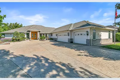 158 Prairie Landing Drive, Eagle Point, OR 97524 - Photo 1