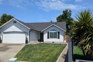 1930 NW Donovan Ct, Grants Pass, OR 97526 - Photo 1