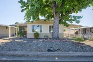 965 Roguelea Ln, Grants Pass, OR 97526 - Photo 1