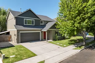 2944 SW Deschutes Dr, Redmond, OR 97756 - Photo 1