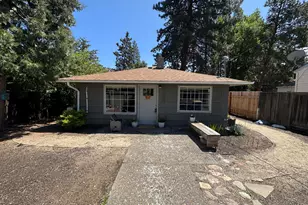718 NE 9th St, Bend, OR 97701 - Photo 1