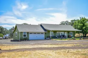 304 Ayres Rd, Eagle Point, OR 97524 - Photo 1
