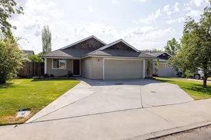 1172 NW 22nd Pl, Redmond, OR 97756 - Photo 1