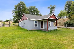 518 NE Barnes Rd, Prineville, OR 97754 - Photo 1