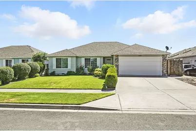 2052 Kingswood Drive, Medford, OR 97501 - Photo 1