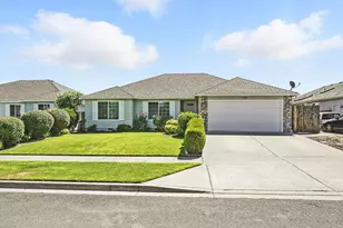 2052 Kingswood Dr, Medford, OR 97501 - Photo 1