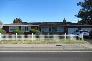 3676 Hilyard Ave, Klamath Falls, OR 97603 - Photo 1