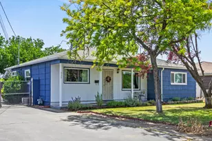 930 Oak St, Central Point, OR 97502 - Photo 1