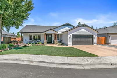 217 Glenwood Drive, Eagle Point, OR 97524 - Photo 1