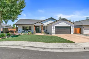 217 Glenwood Dr, Eagle Point, OR 97524 - Photo 1