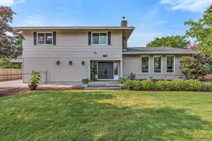 2736 Lone Pine Rd, Medford, OR 97504 - Photo 1