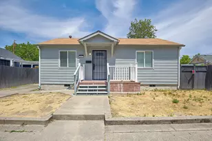 310 SW J St, Grants Pass, OR 97526 - Photo 1