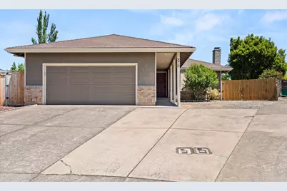 876 Ridgeway Circle, Medford, OR 97504 - Photo 1