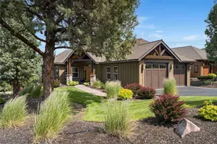 330 Vista Rim Dr, Redmond, OR 97756 - Photo 1