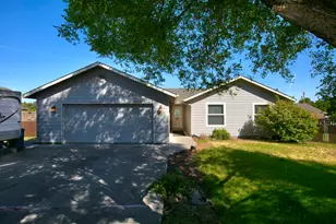 1027 NW Larch Ct, Redmond, OR 97756 - Photo 1