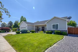 5190 Briana Dr, Klamath Falls, OR 97603 - Photo 1