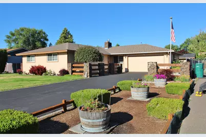 3713 Rio Vista Way, Klamath Falls, OR 97603 - Photo 1