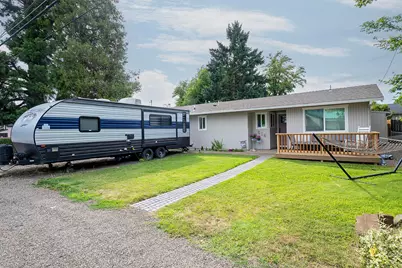 514 S Royal Avenue, Eagle Point, OR 97524 - Photo 1