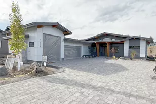 3126 NW Crossing Dr, Bend, OR 97703 - Photo 1