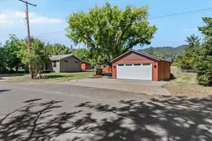 2997 Sunnyvale Dr, Central Point, OR 97502 - Photo 1