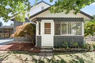 475 S 3rd St, Jacksonville, OR 97530 - Photo 1