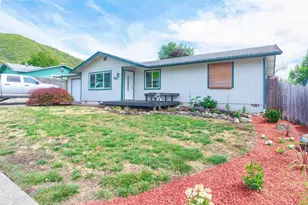 1007 NE Primrose Pl, Grants Pass, OR 97526 - Photo 1