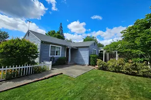 1040 NE Madrone St, Grants Pass, OR 97526 - Photo 1