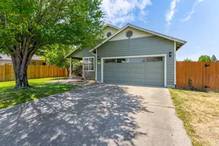 1054 Rainwood Ln, Grants Pass, OR 97527 - Photo 1