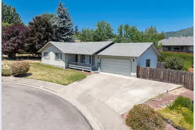 910 NW Carol Drive, Grants Pass, OR 97526 - Photo 1