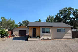 698 Wilson Rd, Central Point, OR 97502 - Photo 1