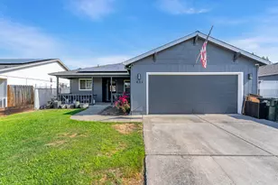 611 Andrea Way, Eagle Point, OR 97524 - Photo 1