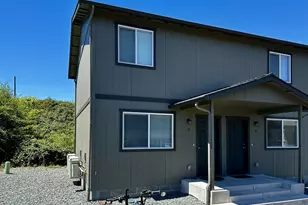 610 N Main St, Phoenix, OR 97535 - Photo 1