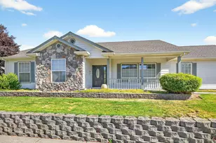 201 Orchardview Cir, Central Point, OR 97502 - Photo 1