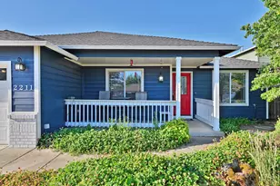 2211 Arlington Dr, Medford, OR 97501 - Photo 1