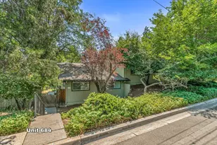 682 Chestnut St, Ashland, OR 97520 - Photo 1