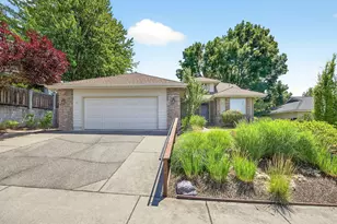 3218 Larue Dr, Medford, OR 97504 - Photo 1