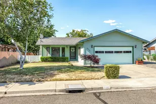 2976 Lois Ln, Grants Pass, OR 97527 - Photo 1