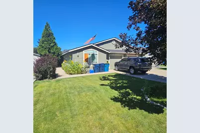 569 NE Negus Loop, Redmond, OR 97756 - Photo 1