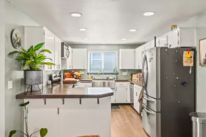 640 N Heights Drive, Eagle Point, OR 97524 - Photo 1