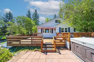 681 Liberty St, Ashland, OR 97520 - Photo 1