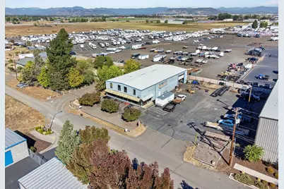 1055 Dillon Way, Central Point, OR 97502 - Photo 1